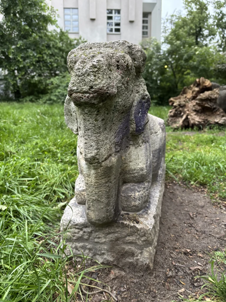 Picture of an statue around in nature captured by Asquaredrills founder that represents The Disconnect ideology
